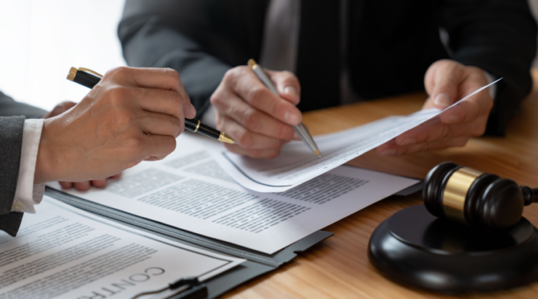 Contratos mercantiles: aspectos legales para proteger tus operaciones